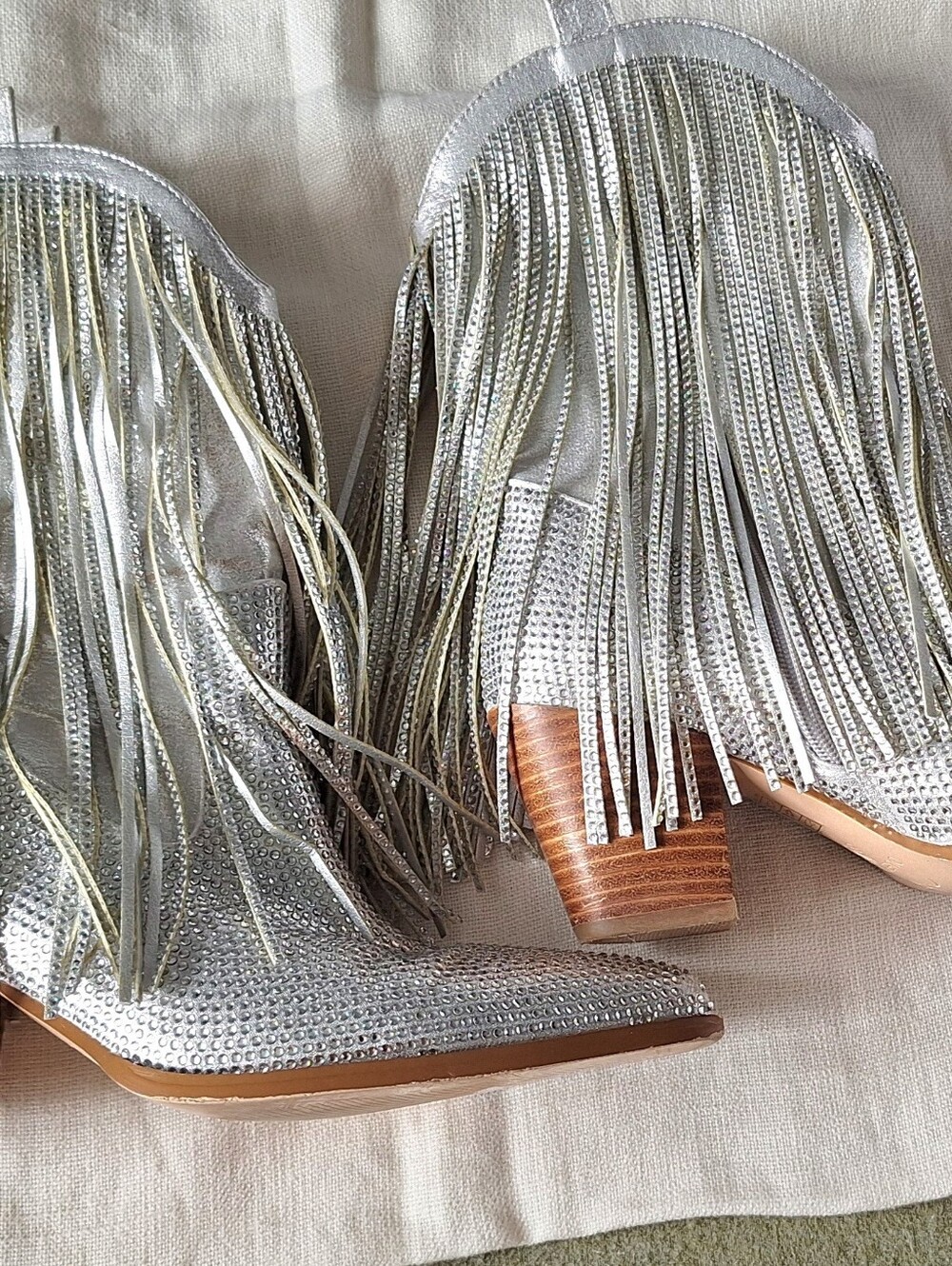 Quepiano Silver Rhinestone Fringe Western Ankle Boots Women’s Size 8.5 - Picture 3 of 7